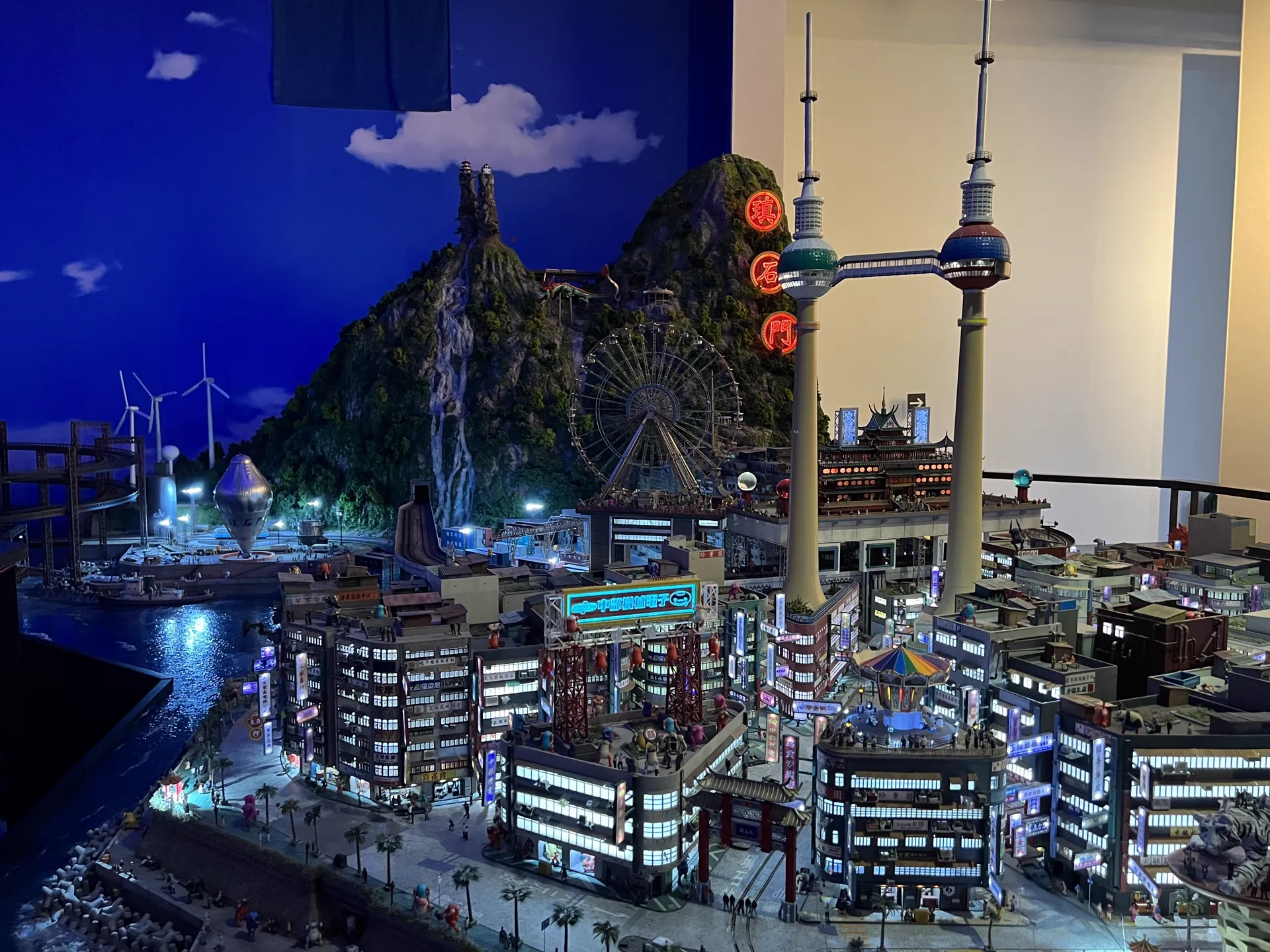 Small Worlds Tokyo — photo 1 of 6